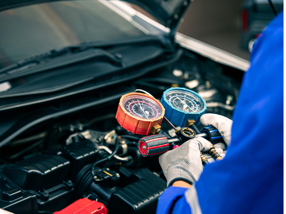 إصلاح تكييف سيّارة