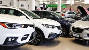 مجموعة من السيارات الصينية في مركز صيانة متخصص بالرياض